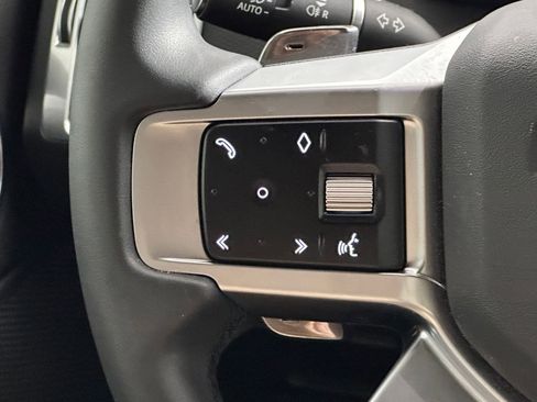 Used 2025 Land Rover Discovery Dynamic SE image 15