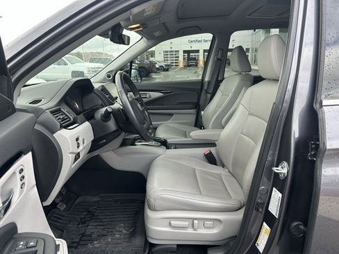 Used 2022 Honda Pilot Touring image 2