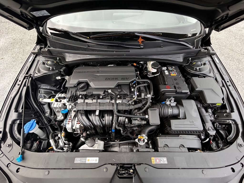 Certified 2026 Hyundai Elantra SE FWD image 16
