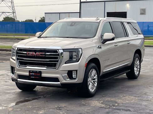 Used 2021 GMC Yukon XL SLT w/ SLT Luxury Package AWD/4WD image 5