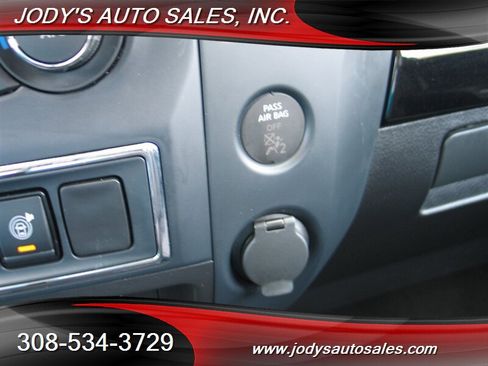 Used 2024 Nissan Titan SV AWD/4WD image 22