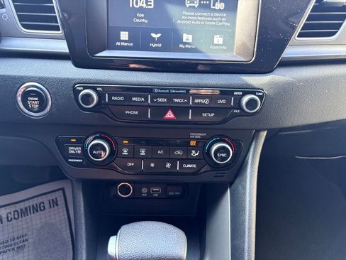Used 2019 Kia Niro LX image 16