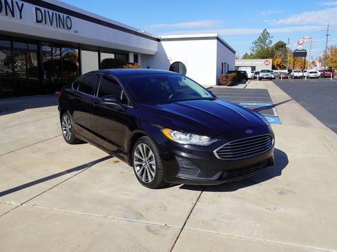 Used 2019 Ford Fusion SE image 3