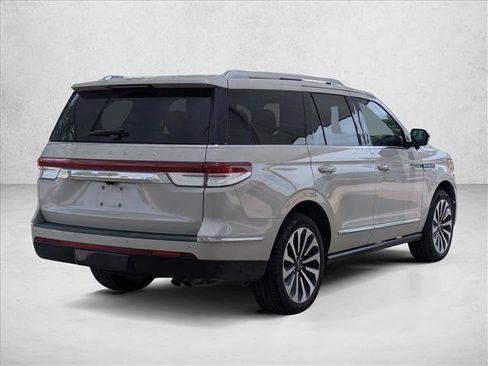 Used 2022 Lincoln Navigator Reserve AWD/4WD image 5