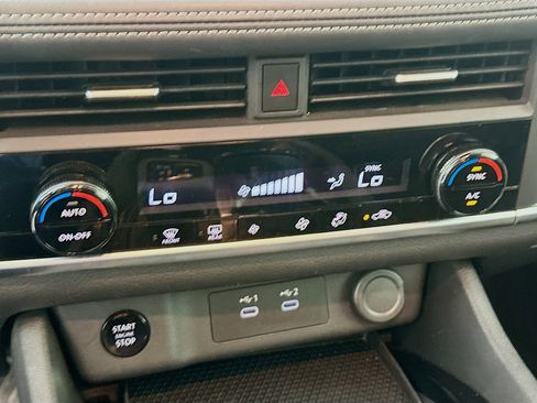 Used 2025 Nissan Rogue SV image 23