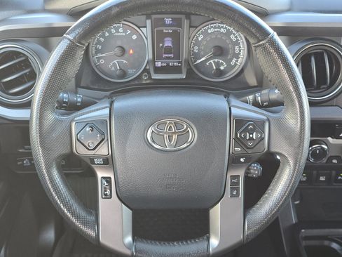 Used 2018 Toyota Tacoma TRD Off-Road w/ Technology Package image 13