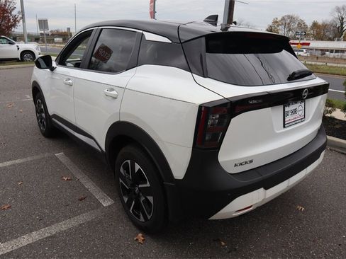 Certified 2025 Nissan Kicks SV image 8