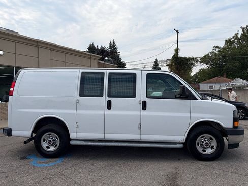 Used 2020 GMC Savana 2500 w/ Driver Convenience Package RWD image 4