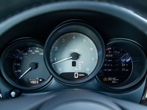 Certified 2023 Porsche Macan S AWD/4WD image 7