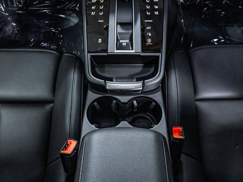 Certified 2025 Porsche Macan image 17