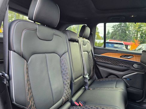 Used 2023 Jeep Grand Cherokee Summit image 14