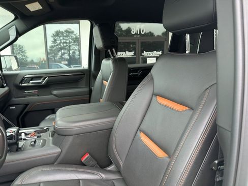 Used 2025 GMC Sierra 1500 AT4 image 3