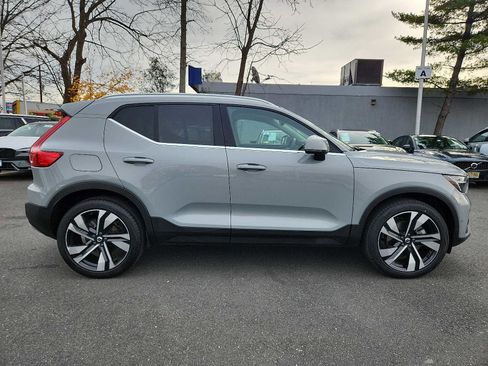 Certified 2024 Volvo XC40 B5 Ultimate w/ Protection Package Premier image 7