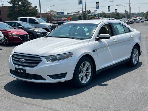 Used 2014 Ford Taurus SEL w/ Equipment Group 201A FWD image 9