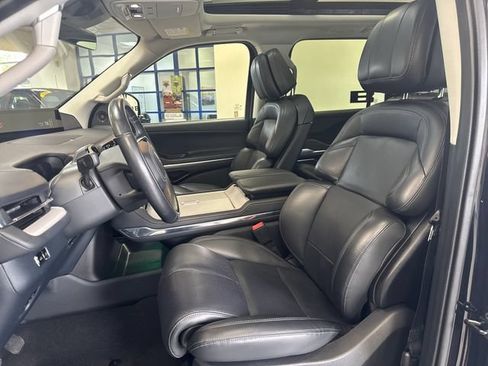 Used 2025 Lincoln Navigator L Reserve AWD/4WD image 9