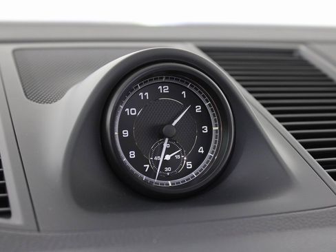 New 2026 Porsche Macan image 25