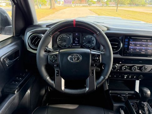 Used 2019 Toyota Tacoma TRD Sport w/ Technology Package AWD/4WD image 11