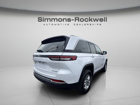 Used 2023 Jeep Grand Cherokee Laredo AWD/4WD image 4