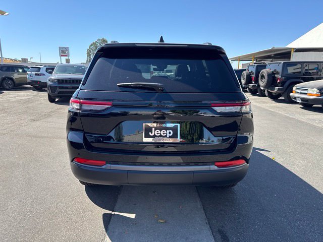 New 2026 Jeep Grand Cherokee Altitude AWD/4WD image 4