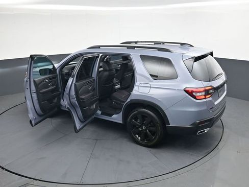 Used 2025 Honda Pilot Black Edition image 40
