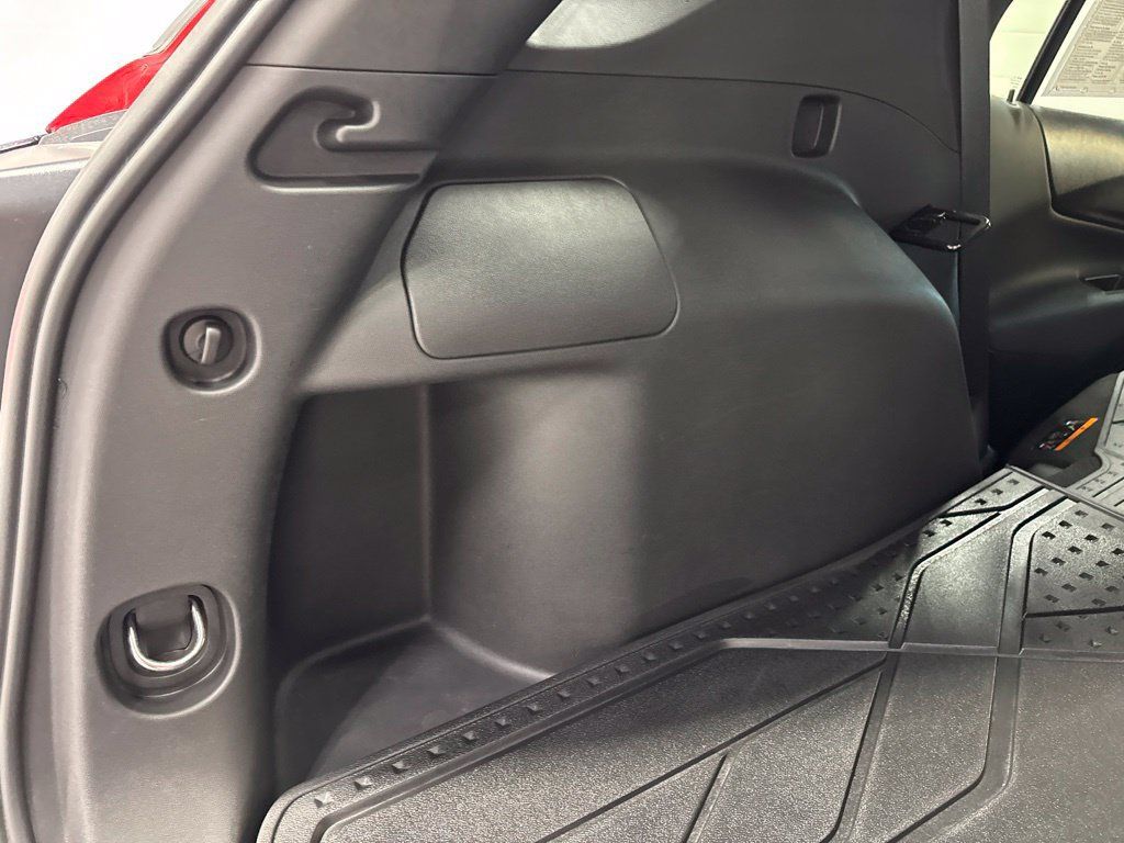 Used 2024 Chevrolet Equinox LT w/ LPO, Floor Liner Package AWD/4WD image 40