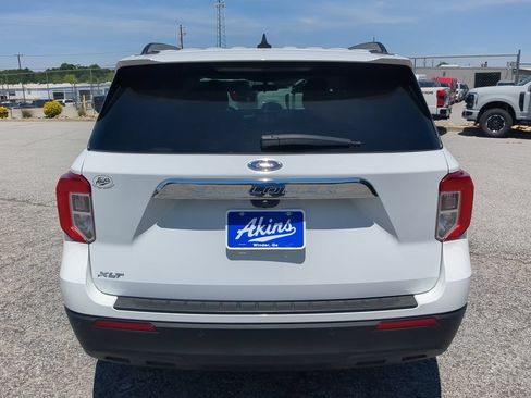 Certified 2021 Ford Explorer XLT RWD image 4