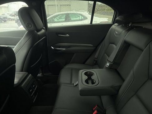 Used 2025 Cadillac XT4 Premium Luxury image 7