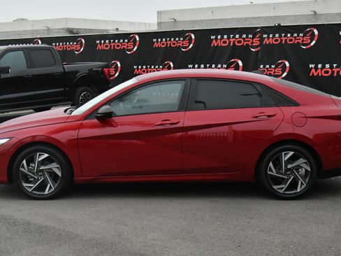 Used 2025 Hyundai Elantra Sport image 4