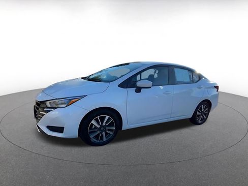 Used 2025 Nissan Versa SV image 8