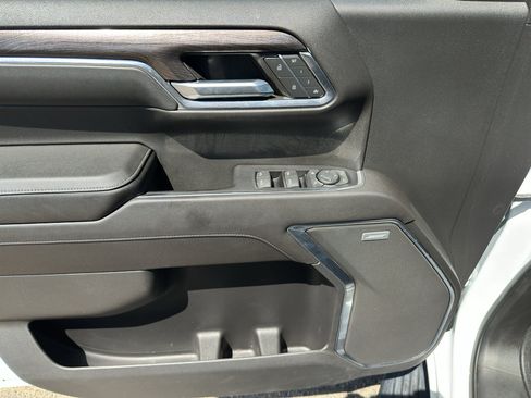 Used 2022 Chevrolet Silverado 1500 LTZ AWD/4WD image 37