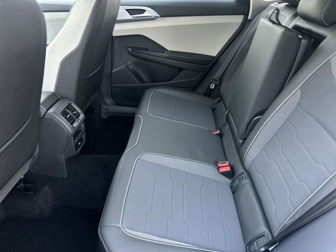 Certified 2025 Volkswagen Taos SE w/ Panoramic Sunroof Package image 13