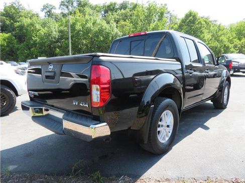 Used 2018 Nissan Frontier SV image 2