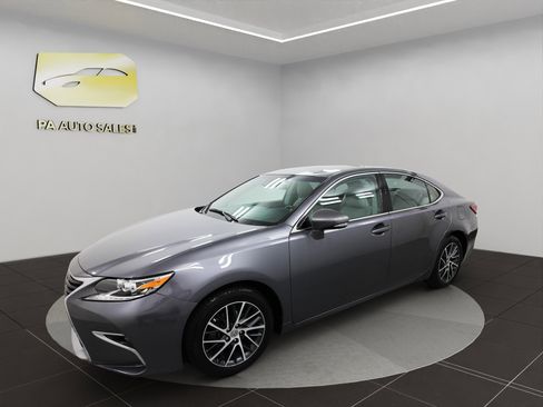 Used 2017 Lexus ES 350 image 4