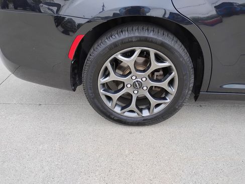 Used 2018 Chrysler 300 S w/ S Model Appearance Package AWD/4WD image 26