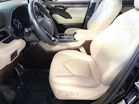 Used 2021 Toyota Highlander Limited image 20