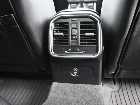 Certified 2023 Porsche Macan AWD/4WD image 22