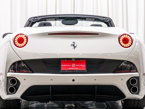 Used 2014 Ferrari California image 8