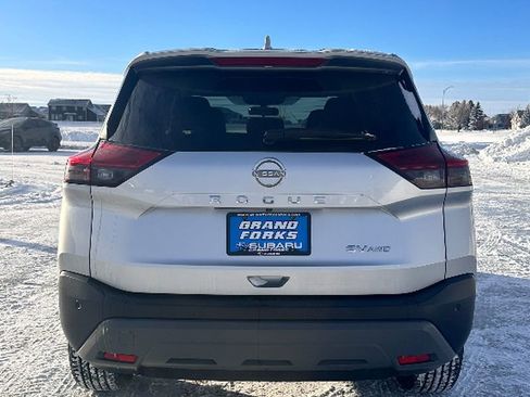 Used 2023 Nissan Rogue SV image 6