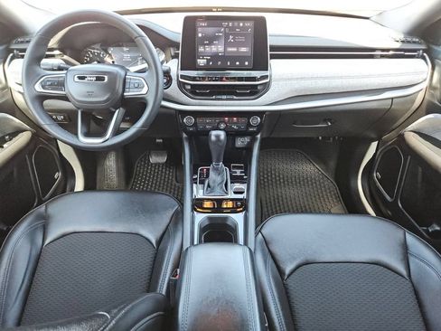 Used 2025 Jeep Compass Latitude w/ Sun & Sound Group AWD/4WD image 19