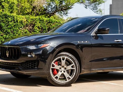 Used 2017 Maserati Levante S AWD/4WD image 31