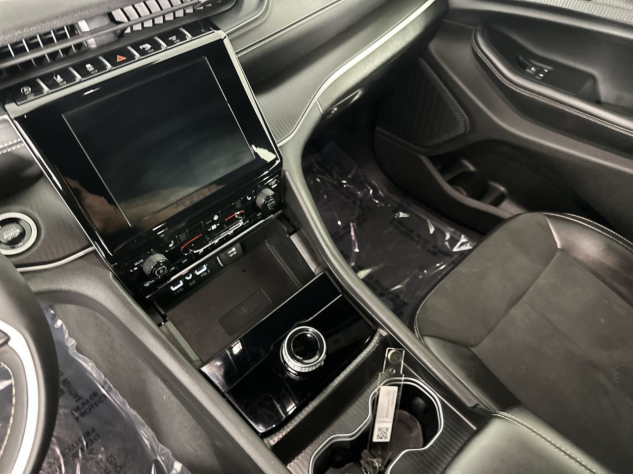 Used 2025 Jeep Grand Cherokee L Altitude RWD image 16