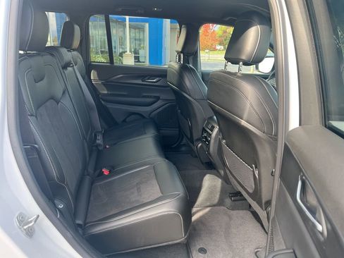 New 2025 Jeep Grand Cherokee Altitude AWD/4WD image 22
