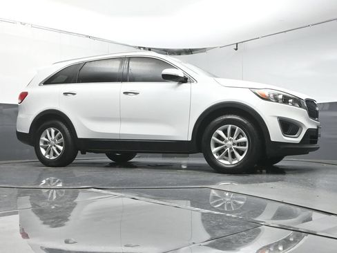 Used 2018 Kia Sorento FWD image 30
