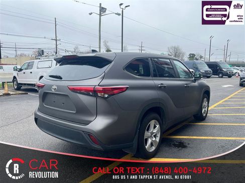 Used 2023 Toyota Highlander LE AWD/4WD image 6