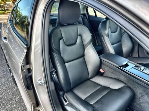 Used 2023 Volvo S60 T8 Plus image 21