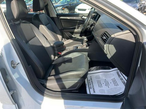 Used 2019 Volkswagen Jetta SE w/ Cold Weather Package FWD image 14