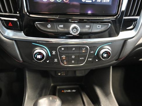 Used 2022 Chevrolet Traverse RS image 19