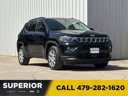 Used 2022 Jeep Compass Latitude AWD/4WD image 1