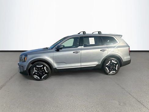 Used 2024 Kia Telluride EX w/ EX Captain's Chair Package FWD image 4