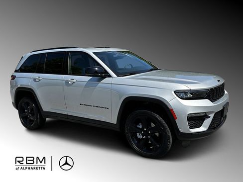 Used 2024 Jeep Grand Cherokee Limited w/ Luxury Tech Group II AWD/4WD image 1